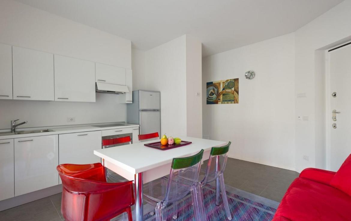 Modern Apartments Lake View With Pool Musso Exterior foto
